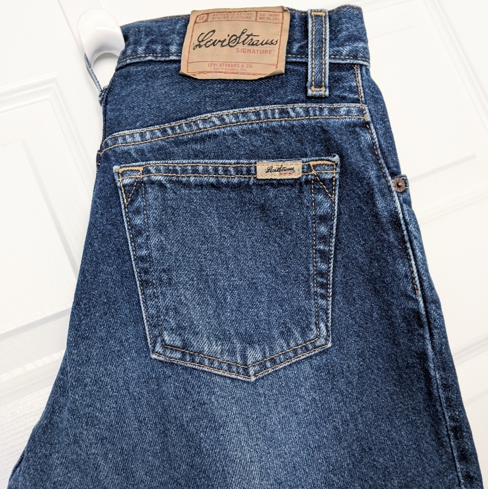Levi's Classic Blue Jeans. Size 6 Short.